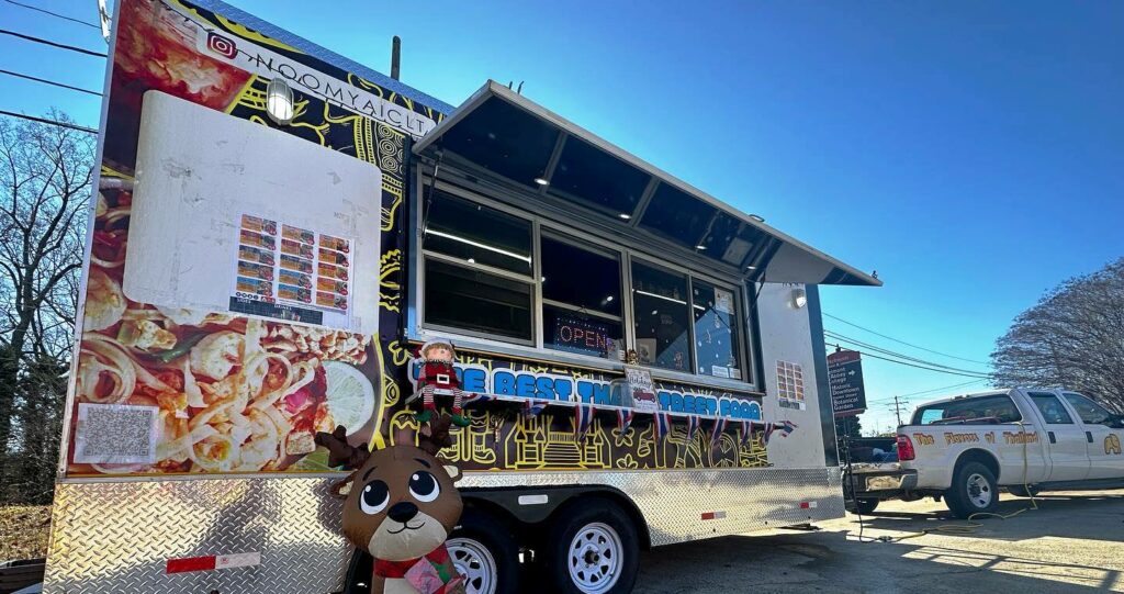 Noom Yai food truck NC